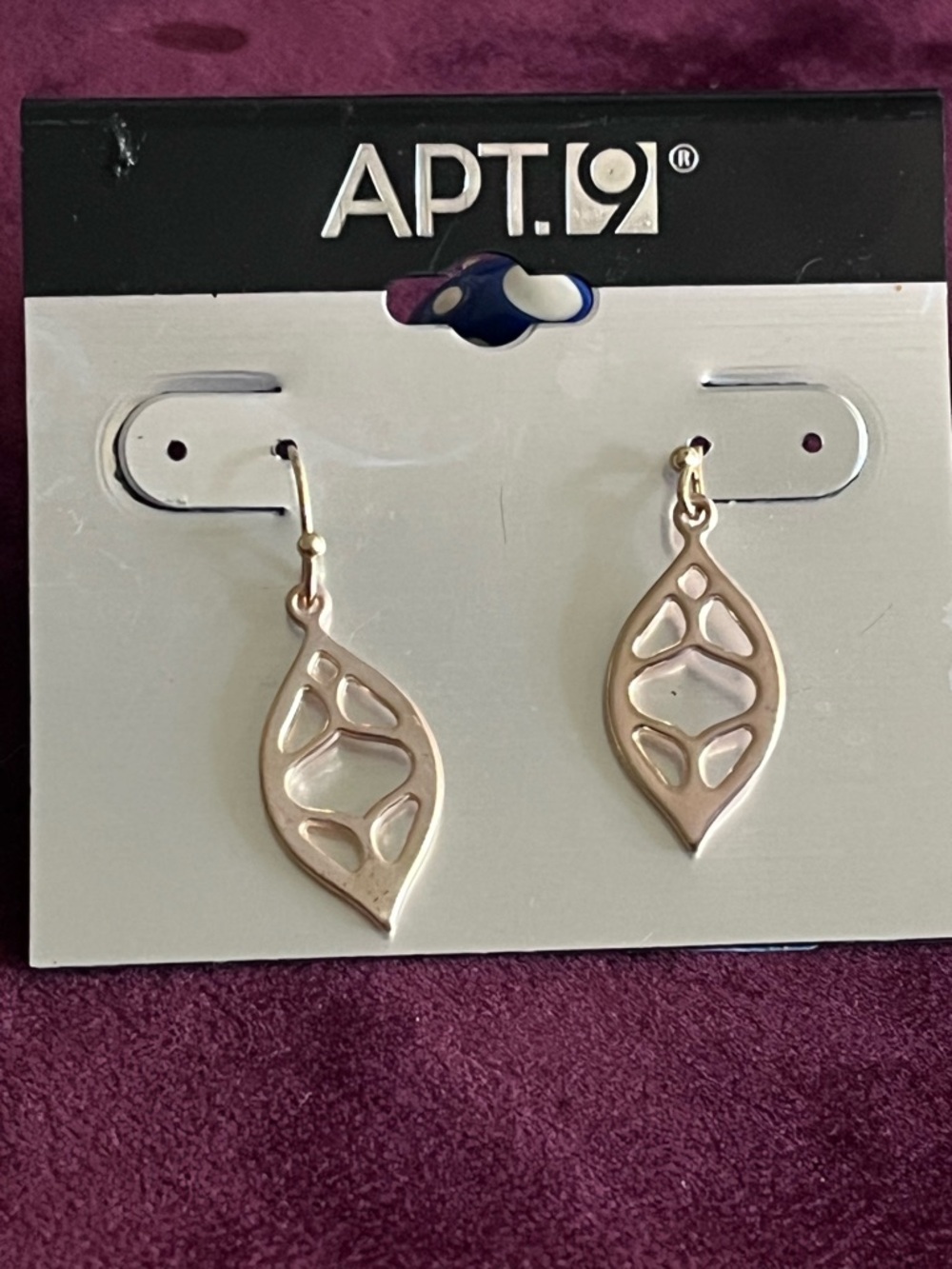 NWT Apt. 9 Gold Tone Openwork Filigree Leaf Dangle Earrings